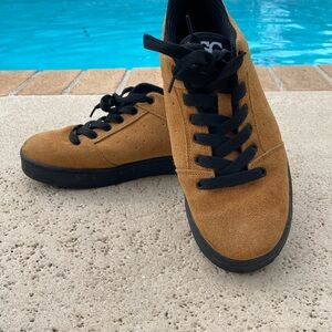 Sound Scg butterscotch, suede shoes, size 9